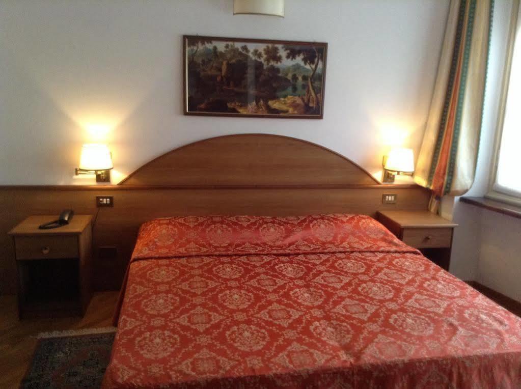 Hotel Saini With Air Conditioning Stresa Exterior foto